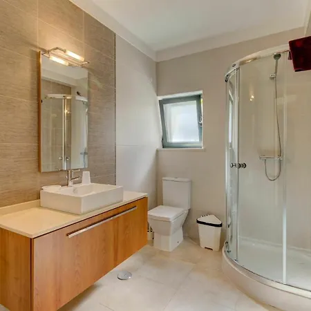 Praia Do Carvoeiro Sleeps 8 Pool Air Con Wifi Villa