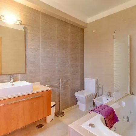 Praia Do Carvoeiro Sleeps 8 Pool Air Con Wifi Villa