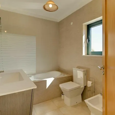 Praia Do Carvoeiro Sleeps 8 Pool Air Con Wifi Carvoeiro (Lagoa)